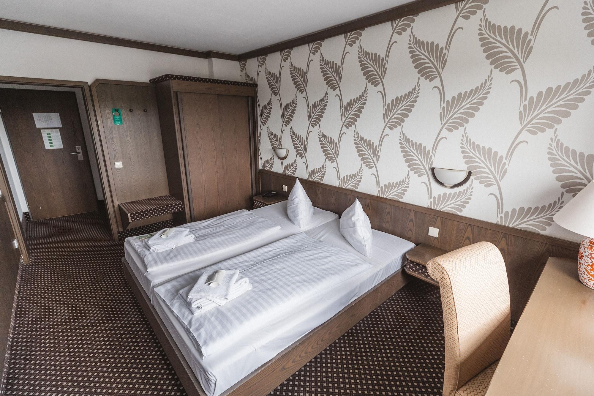 Terminal Hotel Koeln Exteriör bild