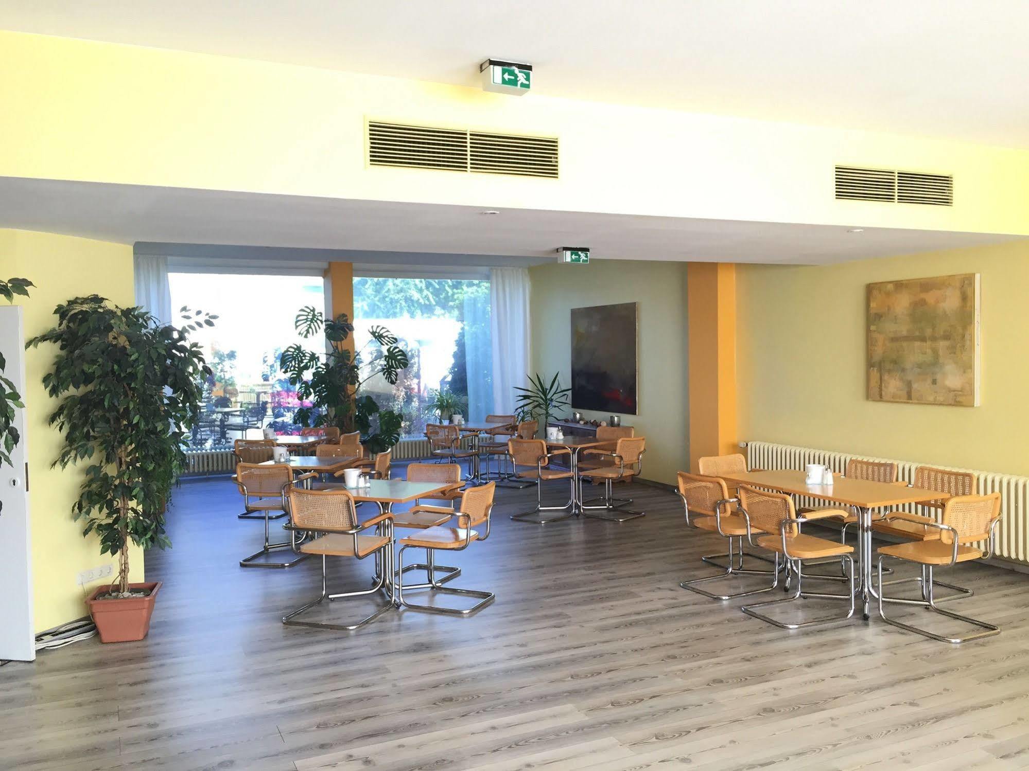 Terminal Hotel Koeln Exteriör bild